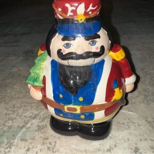 Gibson Everyday White Ceramic cookie jar